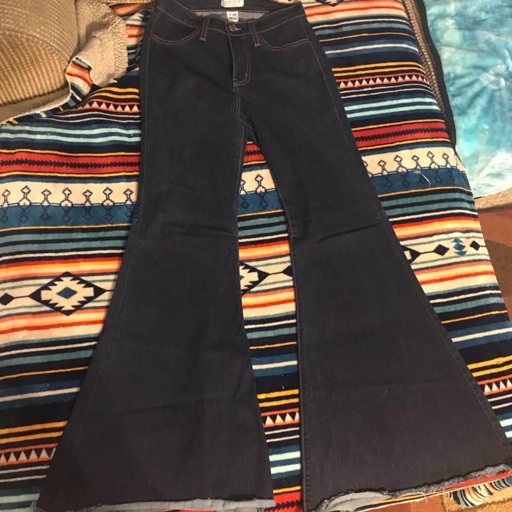 Judy blue bell bottoms size 7/28